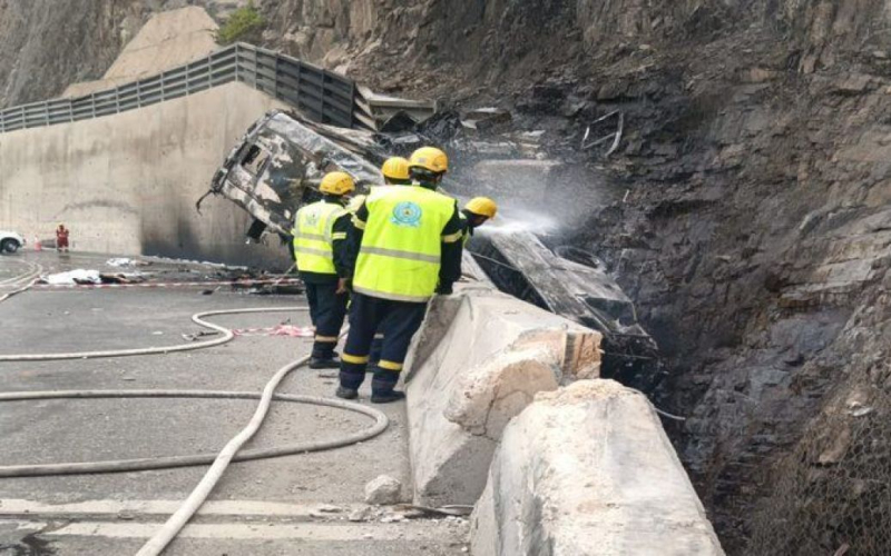 Ocurrió un accidente fatal en Arabia Saudita: un autobús con personas estalló