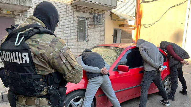 Más de mil ucranianos robados: esquemas fraudulentos a gran escala operados en 2 regiones