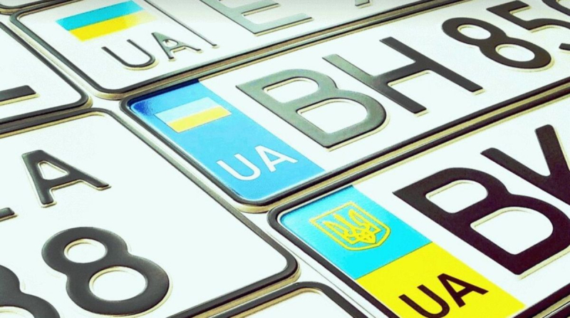 Ucrania restringió el uso de Z y V en matrículas