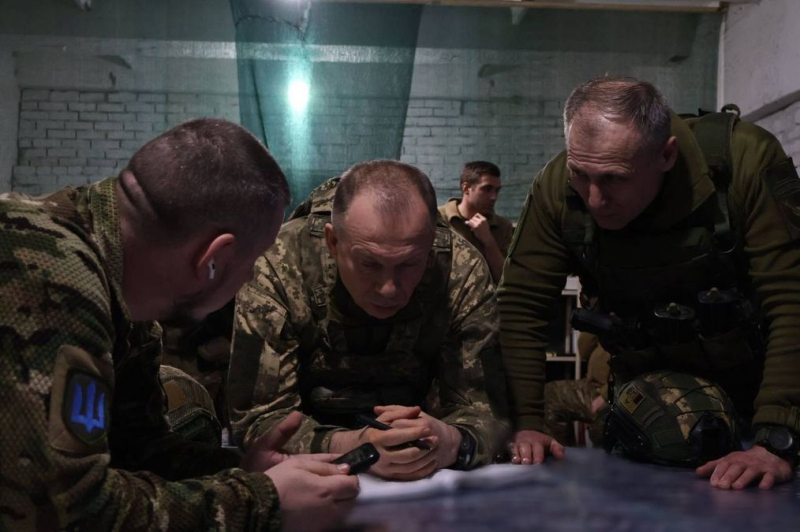 Conduje a lo largo de toda la línea de colisión, – Syrsky visitó Bakhmut y habló sobre la defensa