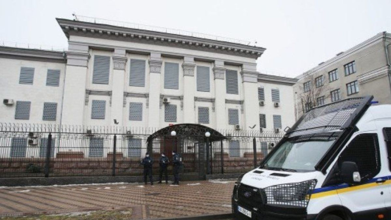 El Ayuntamiento de Kiev rescindió el contrato de arrendamiento con la Embajada de Rusia