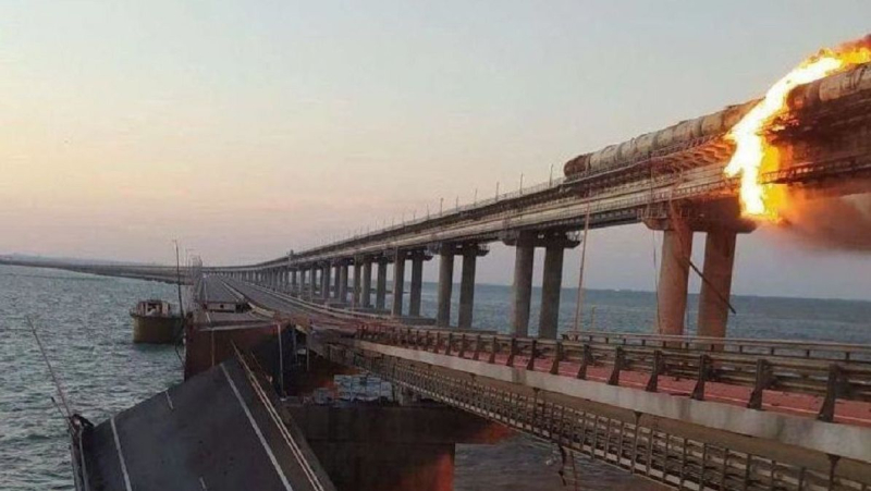 Destruyendo el puente de Crimea, – Piontkovsky