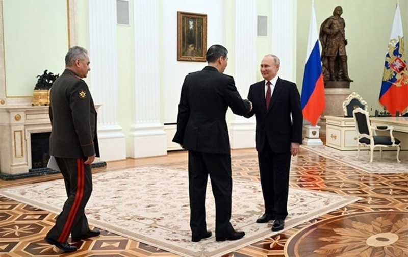 Cortar la cabeza rusa del dragón chino: cómo reacciona Occidente ante la visita de Li Shanfu a Moscú