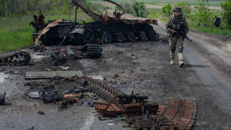 En Donbass, el enemigo perdió más de una compañía hoy solo: marcharon sin el apoyo de vehículos