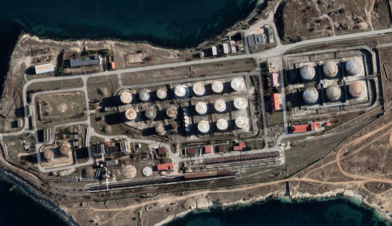 "Algodón" en Sebastopol: depósito de petróleo en la bahía de Kazachya es incluso visible desde el espacio