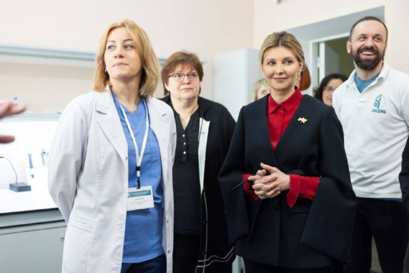 Se trajeron equipos por valor de 45 millones: Zelenska y Lyashko visitaron instalaciones médicas en Lviv