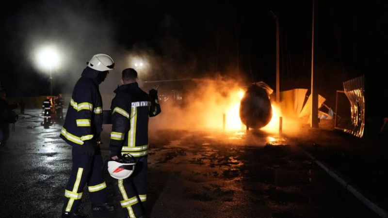 No se encontraron fragmentos de cohetes: se produjo un incendio en una gasolinera en Kharkiv cuando Rusia golpeó el city