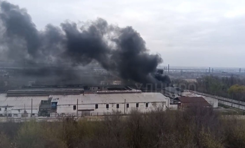 En el río Dnieper hay un gran incendio: una colonia podría haber estallado