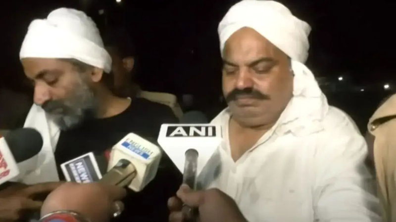 Ex-político mafioso y su hermano asesinados a balazos en India en vivo: aterrador video