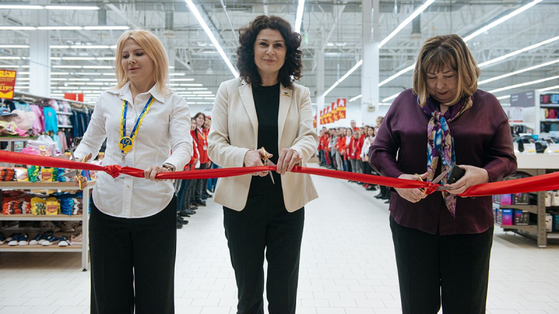 Auchan Ucrania reabrió su tienda en Odessa