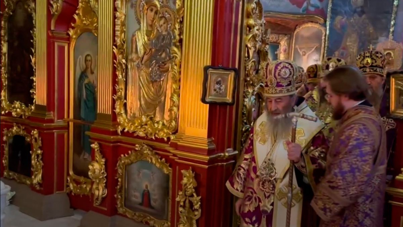 Contrariamente a la ley: Onuphry dirigió el servicio dominical en Kiev-Pechersk Lavra