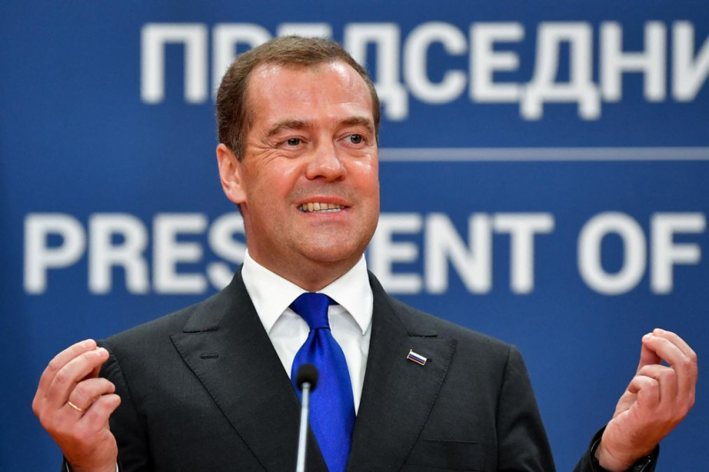 Sigan "mezclando alcohol y drogas": Polonia respondió con humor a las amenazas de Medvedev