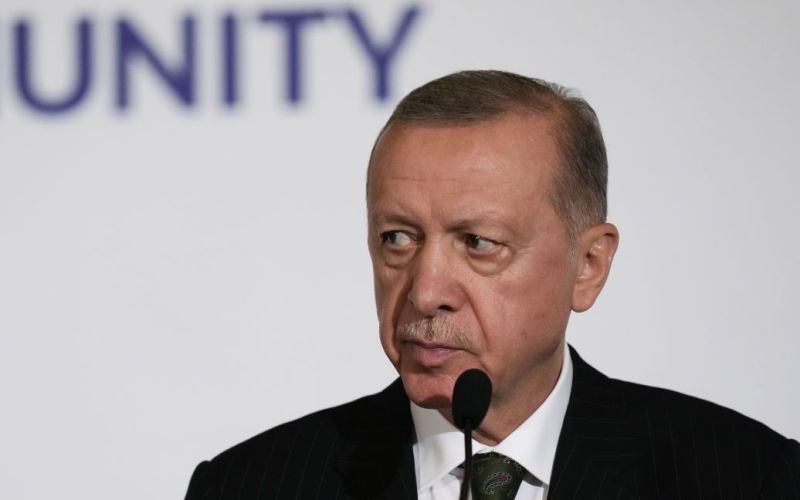 Erdogan interrumpió la transmisión de la campaña electoral, – se enfermó