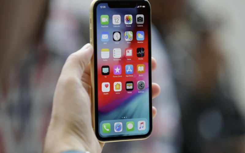 iPhone explotó en su bolsillo: el hombre recibió quemaduras graves (foto) Melbourne sobrevivió a un incidente horrible cuando la batería de un iPhone explotó en su bolsillo.</p>
<p>Como resultado, sufrió heridas graves. Dailystar.co.uk escribe sobre ello.</p>
<p>“Era como si alguien sostuviera una tetera de hierro fundido directamente de la estufa y la pusiera sobre tu rodilla durante mucho tiempo”, comentó Matthew.</p>
<p>La explosión ocurrió hace dos semanas mientras subía las escaleras con teléfono, que se cargó con una batería externa en su bolsillo.</p>
<p>De repente, el hombre escuchó un silbido y vio un fuego encenderse en su rostro. Bajó las escaleras y miró hacia abajo, dándose cuenta de que estaba en grave peligro.</p>
<p>“Pensé que definitivamente moriría”, dijo. “Todo mi cuerpo arderá, y luego me quemaré vivo”.</p>
<p><img decoding=
