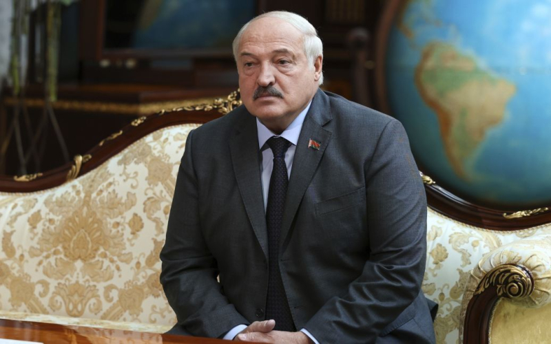 Lukashenko comenzó a comprobar la preparación para el combate del ejército de Bielorrusia