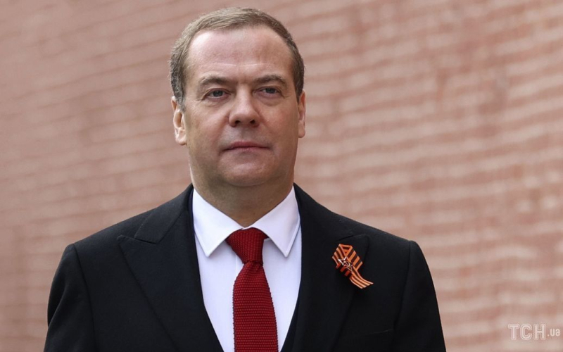 Easter Medvedev deseó a los rusos una 'paz largamente esperada' y una 'derrota completa del enemigo'