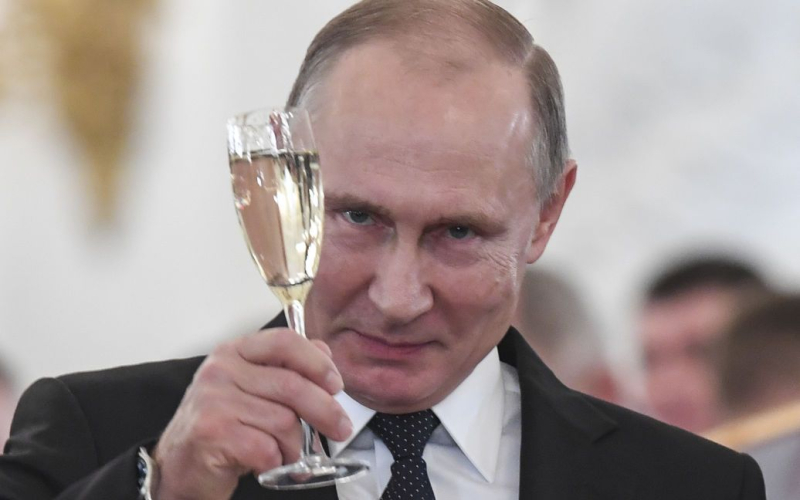 A los rusos no se les permitirá salir del país: Putin firmó la ley sobre citaciones electrónicas