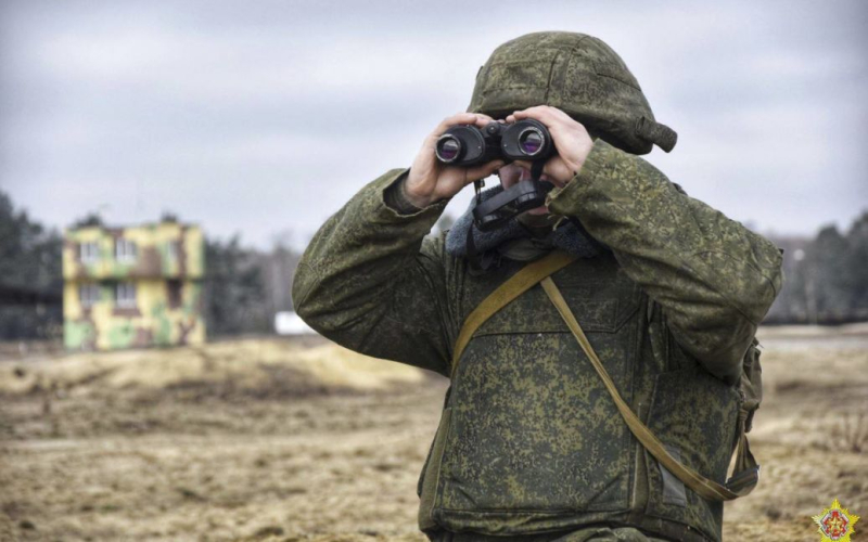 Bielorrusia notó un tren con equipo militar retirado del almacenamiento