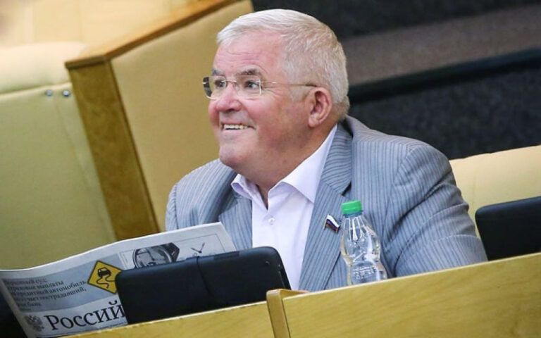 En Rusia, murió uno de los diputados más ricos de la Duma del Estado: en Ucrania fue condenado a 15 años de prisión