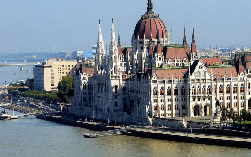 Hungría secretamente podría ayudar a Ucrania con el suministro de armas – Politico