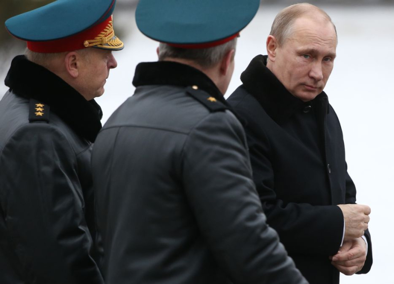Nadie quiere hundirse con Putin: las fuerzas de seguridad de Rusia están empezando a considerar apartaderos