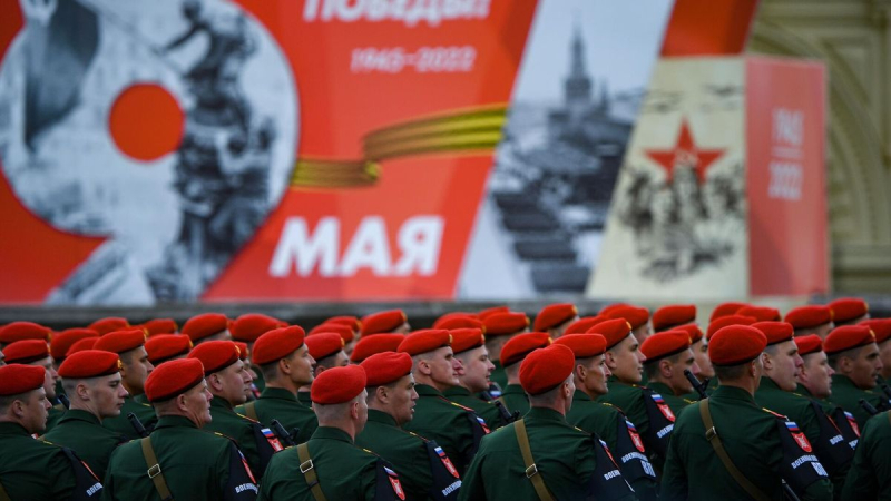 Los rusos tuvieron que ver el desfile del 9 de mayo con doblaje ucraniano: se mostró un video en línea 