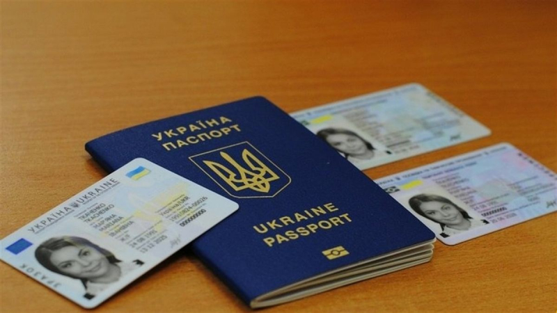 "No más demora": Lviv OVA exige la eliminación del ruso de los pasaportes