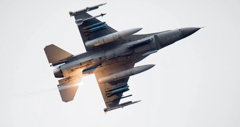 Aviones F-16 pueden aparecer en la etapa final de la contraofensiva de la UAF, – observador militar 