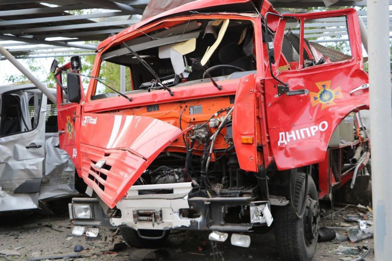 El bombardeo de la estación de bomberos en Dnipro: cuál es el estado del rescatista herido