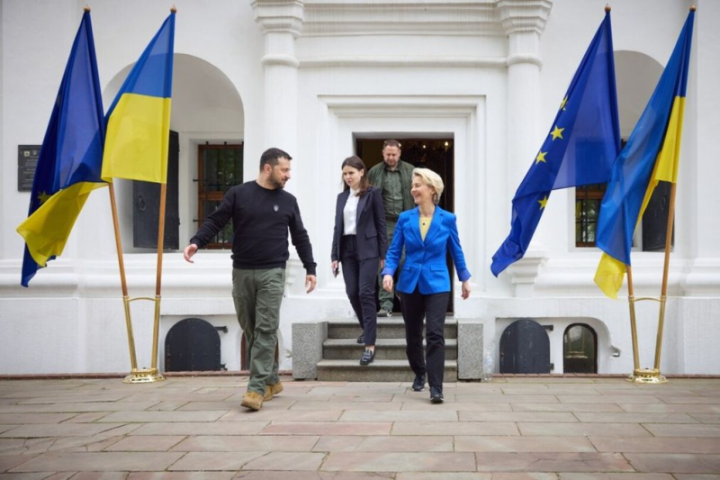 Increíble simbolismo: la visita de Von der Leyen a Kiev contrastada con el desfile en Moscú