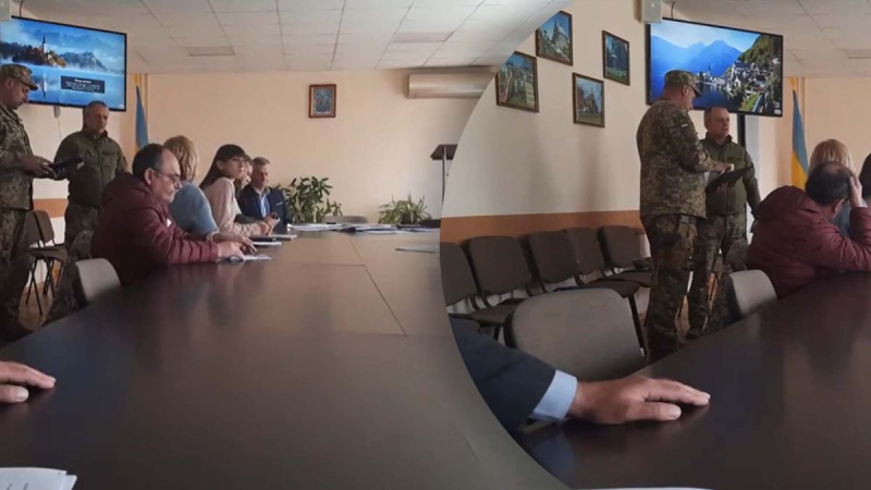 En la región de Ternopil, se entregaron las agendas al presidente del consejo y a los diputados