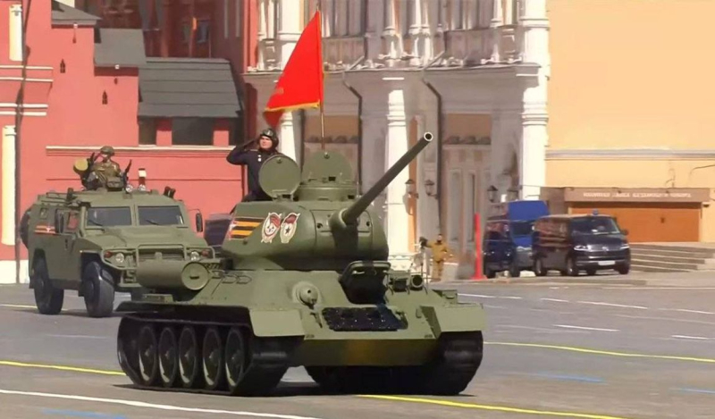 Un tanque de Ucrania ya está en la Plaza Roja, pero hay un matiz: cómo Rusia cayó en desgracia mismo durante el desfile