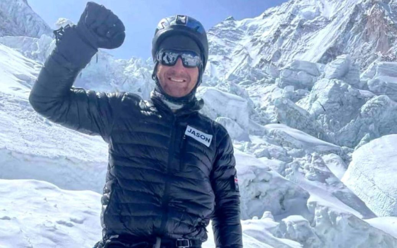 Un hombre conquistó el Everest, pero murió durante el descenso: qué pasó