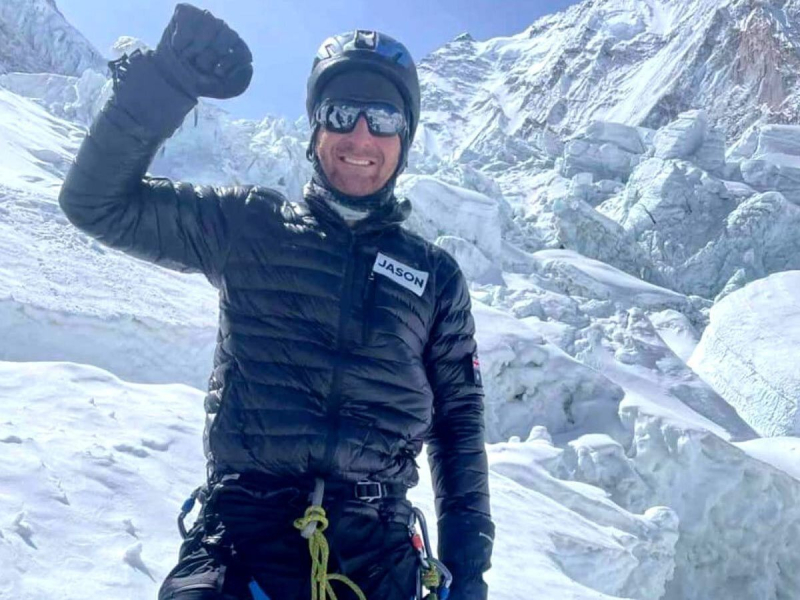 El hombre llegó a la cima del Everest pero murió durante el descenso: qué pasó