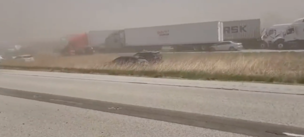 Tormenta de polvo cubrió EE. UU. : casi 60 autos sufrieron un accidente fatal (foto)