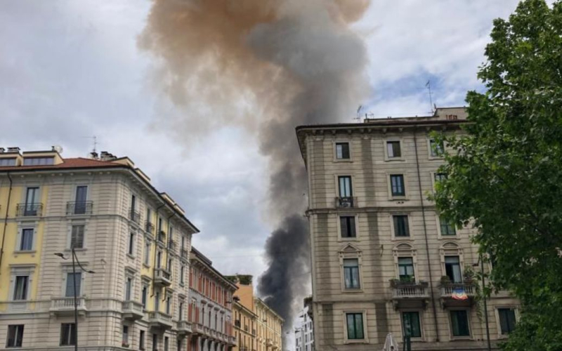  Se produjo una fuerte explosión y un incendio en el centro de Milán - medios (foto)
