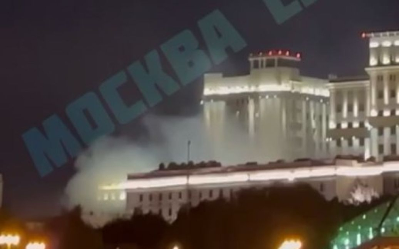 Se notó humo cerca del Ministerio de Defensa de La Federación Rusa.