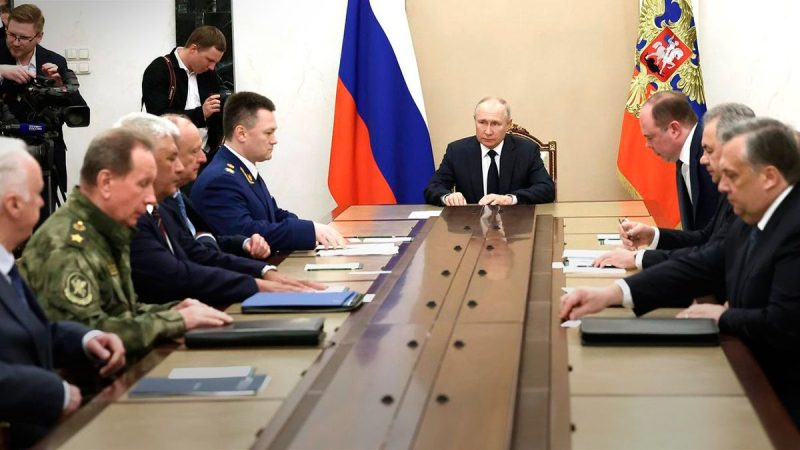 Después de un llamamiento urgente, Putin reunió a Shoigu y a otros jefes de las fuerzas del orden