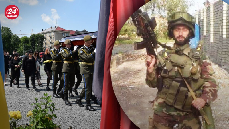 No le dejé la radio al enemigo: en Lvov se despidieron de la guardia fronterizo que murió en Mariupol