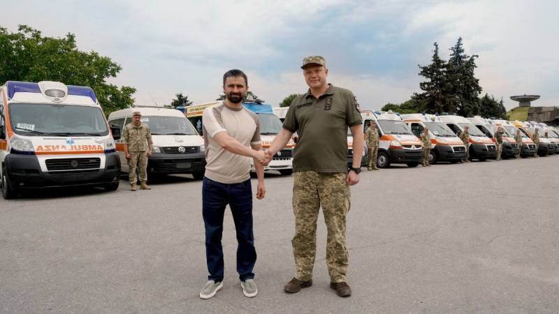 Las Fuerzas Armadas de Ucrania ya han recibido más de 410 vehículos y 1,2 millones de litros de combustible de Metinvest Akhmetov