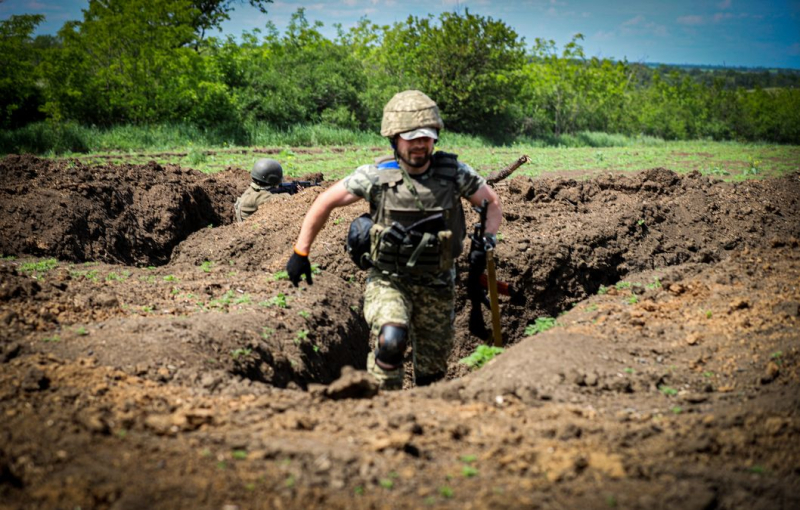 El enemigo ni siquiera levanta la cabeza: AFU destruye la infantería rusa cerca de Ugledar