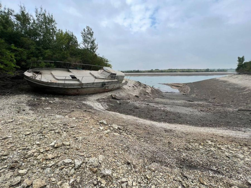 Encallado total y destrucción: cómo la región de Kherson se recupera de las consecuencias de la explosión del Kakhovskaya central hidroeléctrica