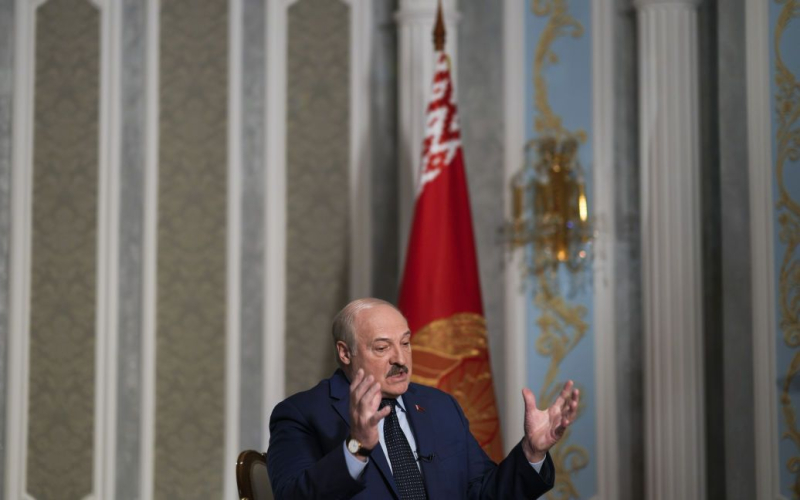 Lukashenko comentó sobre los rumores sobre su salud: "Corrí, salté, jugué al hockey"