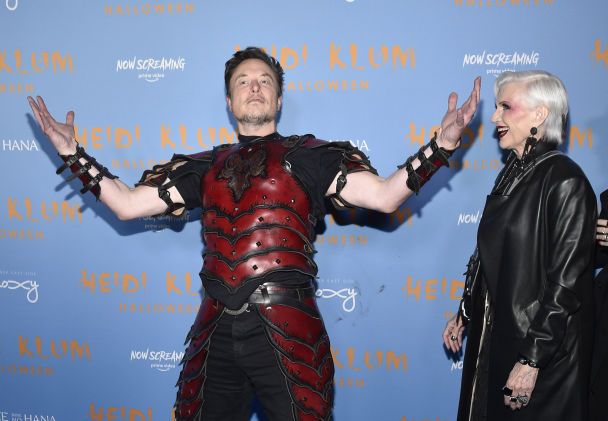 Musk llama a Zuckerberg a un duelo en una jaula: a lo que la dueña de Meta respondió su primera reacción ante la situación, posteriormente escribió que cancelaba la pelea.</p>
<p><img decoding=