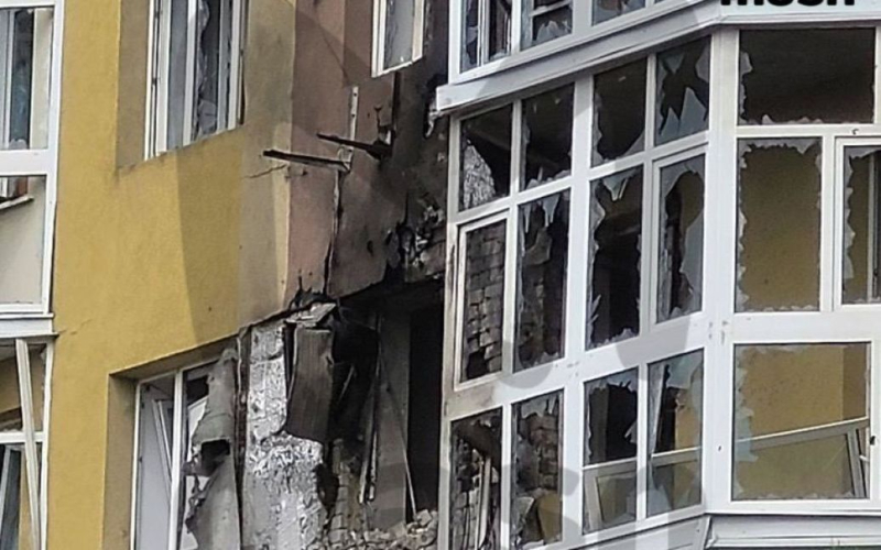 В Voronezh ruso, un dron se estrelló contra un edificio de gran altura (foto, video)