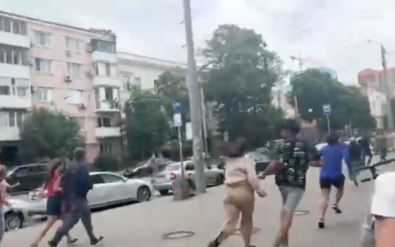 Se escucharon explosiones cerca del cuartel general de las tropas rusas capturadas por los wagnerianos en Rostov – video