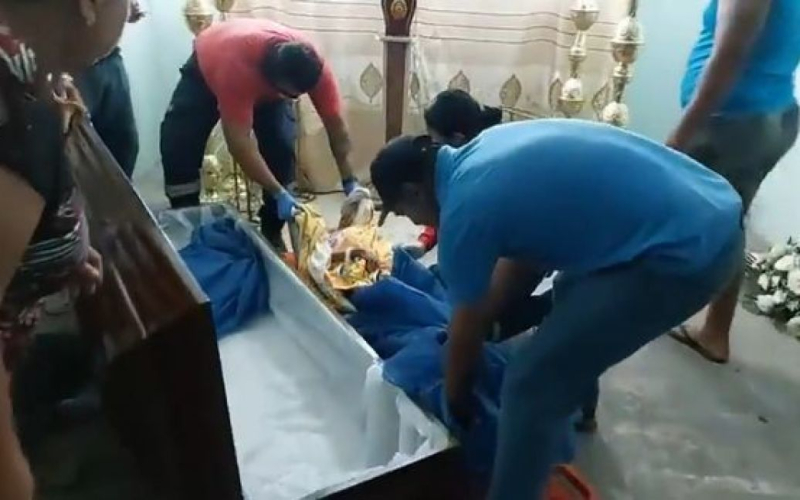 Los médicos la declararon muerta: una mujer resucitó milagrosamente en un ataúd antes del funeral (foto)