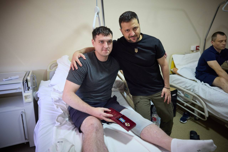 Zelensky llegó a Frankivsk: realizó un Congreso con las autoridades locales y visitó a los combatientes heridos
