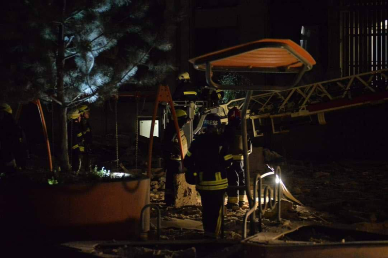 Rusia atacó un edificio alto en Dnipro con misiles, nueve heridos