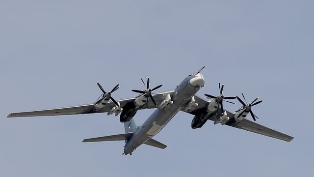 Puede transportar hasta seis misiles: lo que se sabe del bombardero ruso Tu-95